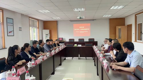 康定市第二人民医院院长杨兴岚一行到萧山区第三人民医院参观交流